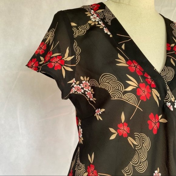 Suzannegrae Y2K Floral Bloe Size 6-8 V-neck - Picture 4 of 6